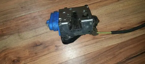 Audi A8 S8 D2 4D Rear door lock 4H0839016H