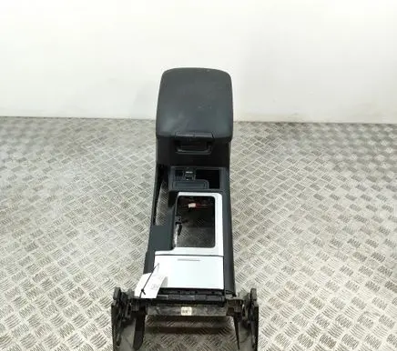 Toyota Land Cruiser (J200) Center console 5891060240C0