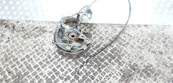 Mercedes-Benz CLS C219 Rear wheel hub A2114202585