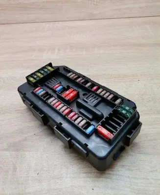 BMW 7 E65 E66 Fuse module 10688710