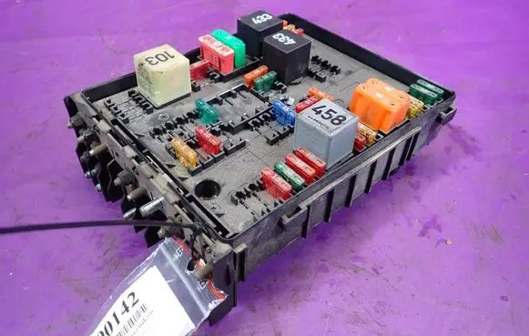Volkswagen Caddy Fuse box set 