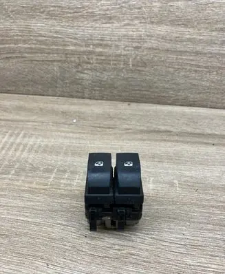 Renault Laguna II Electric window control switch 015088B