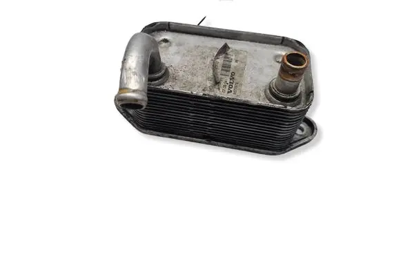 Volvo S60 Oil filter mounting bracket 8677973