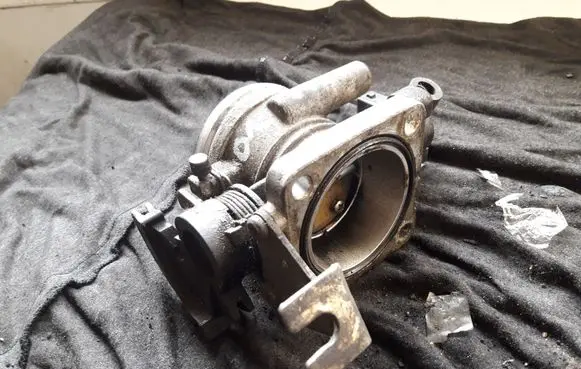 Mitsubishi Space Wagon Engine shut-off valve 