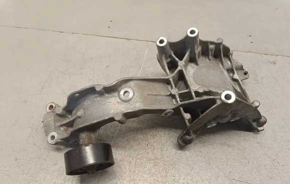 Mercedes-Benz E W212 Generator/alternator bracket A6512340239
