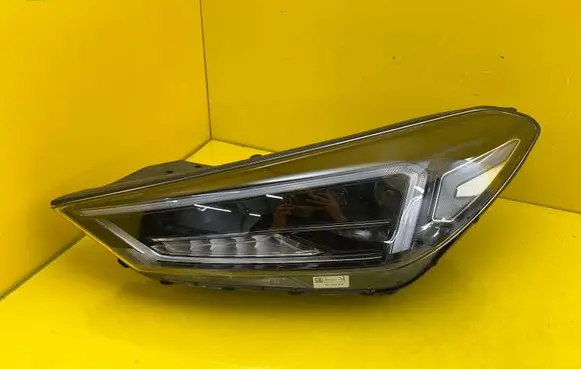 Hyundai Tucson TL Headlight/headlamp 92101D7700