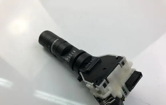 Nissan Navara D22 Wiper turn signal indicator stalk/switch 25260EB61A
