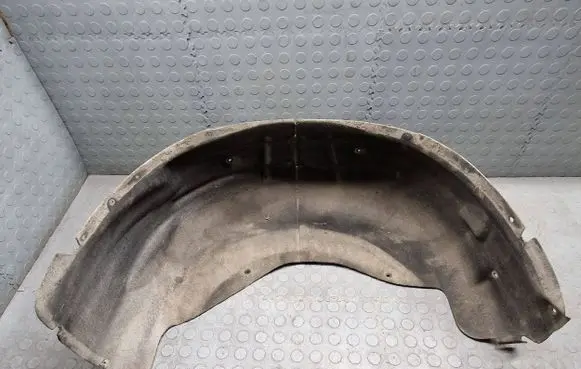 Rear arch fender liner splash guards