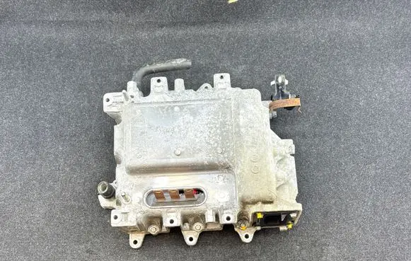 Voltage converter inverter