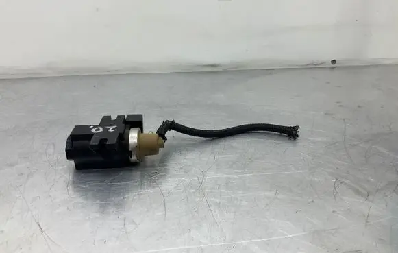 BMW 5 E60 E61 Turbo solenoid valve 7595374