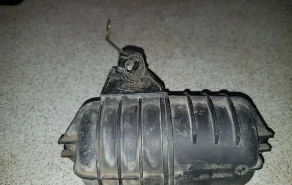 Vacuum air tank