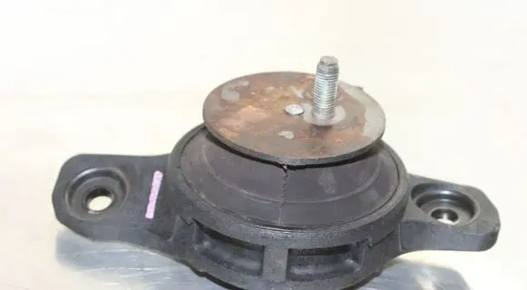 Subaru Outback Engine mount bracket
