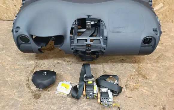 Peugeot iOn Airbag set with panel 