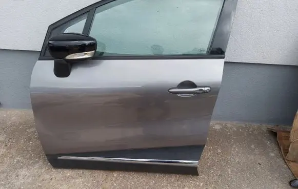 Renault Captur Front door