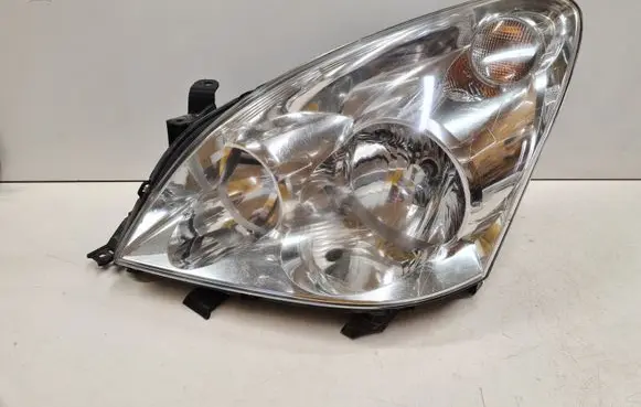 Toyota Corolla Verso E121 Headlight/headlamp