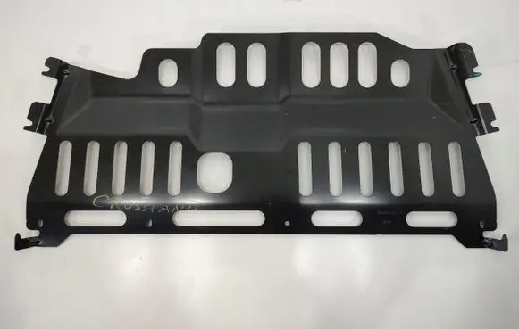 Opel Crossland X Engine splash shield/under tray 9824282080 3648662