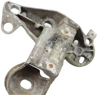 Engine mounting bracket