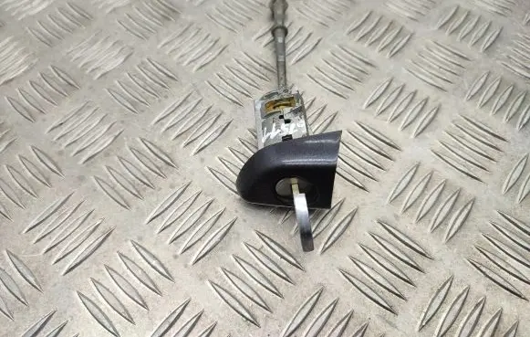 Peugeot 508 RXH Front door lock (next to the handle) 