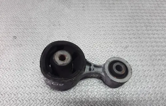 Honda CR-V Engine mount bracket