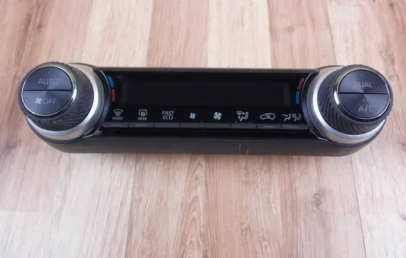 Toyota RAV 4 (XA40) Climate control unit 5590042610