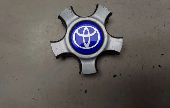 Toyota Avensis T250 Original wheel cap 