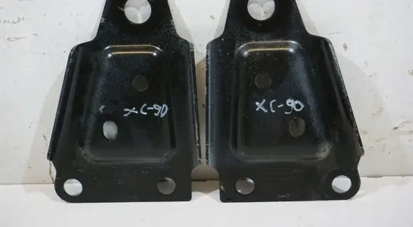 Volvo XC90 Engine mount bracket 