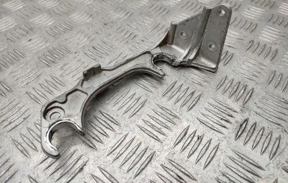 Mercedes-Benz E C207 W207 Air filter cleaner box bracket assembly A6510940127