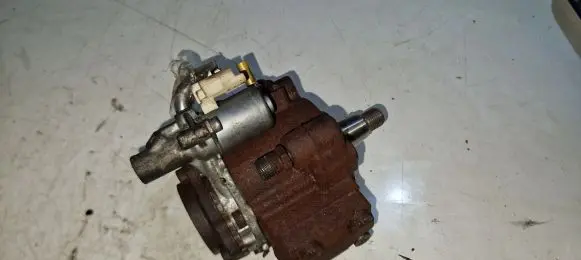 Ford C-MAX II Fuel injection high pressure pump 9676289780