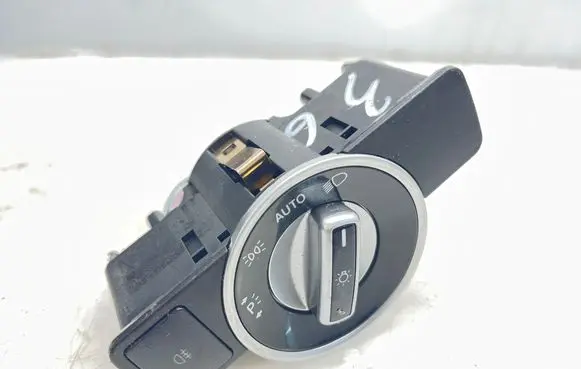 Mercedes-Benz C W204 Light switch A2129050551