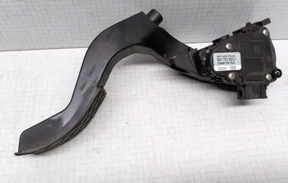 Volkswagen PASSAT B5.5 Accelerator throttle pedal 8D1721523J 6PV00837603