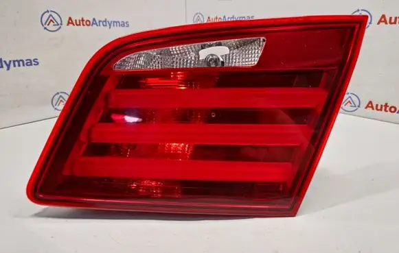 Tailgate rear/tail lights
