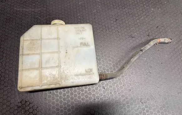 Suzuki Swift I Coolant expansion tank/reservoir