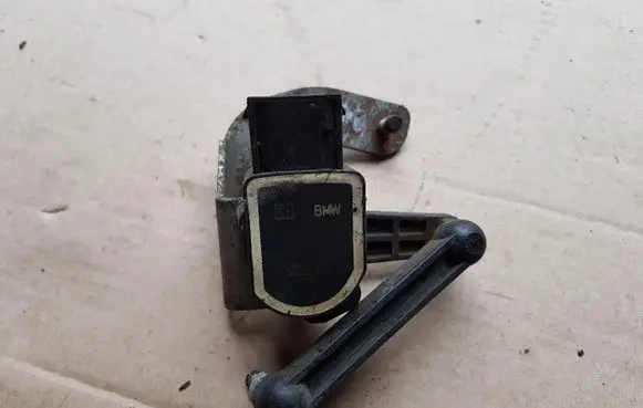 BMW 5 E60 E61 Headlight/headlamp level sensor 6763736