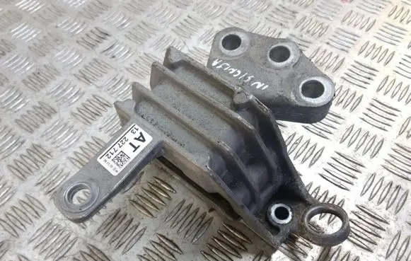 Opel Insignia A Engine mount bracket 13227712