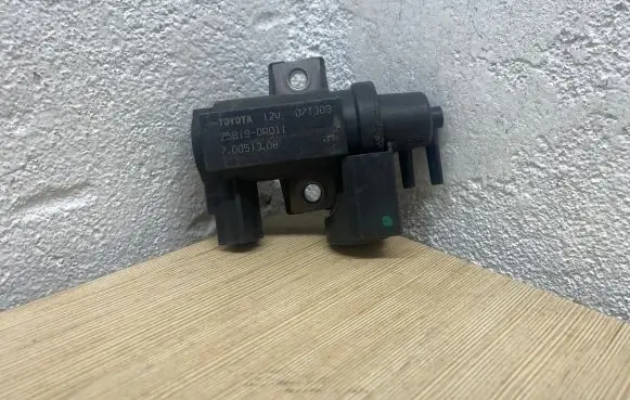 Toyota Corolla Verso AR10 Vacuum valve 258190R011 07T303 70051308