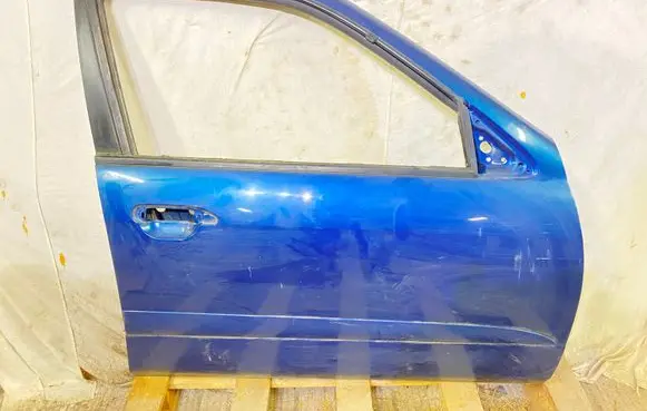 Nissan Primera Front door
