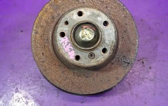 BMW 7 E38 Front wheel hub spindle knuckle