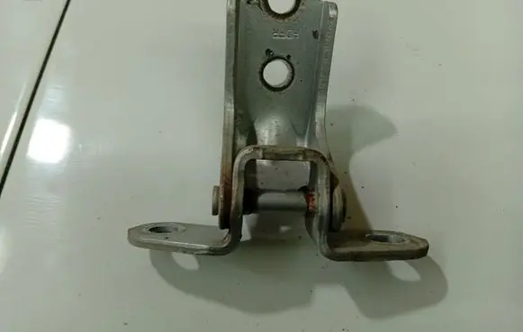 KIA Ceed Front door upper hinge 
