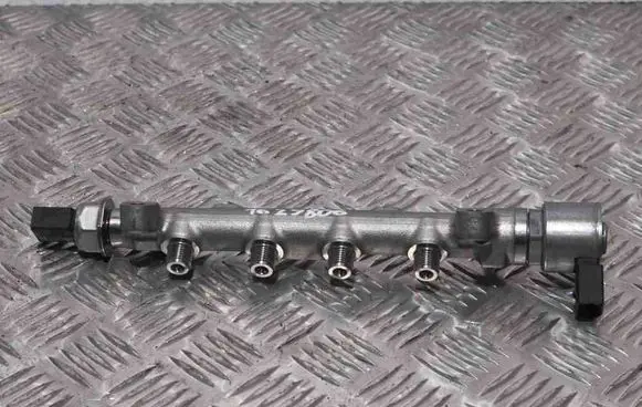 Audi A1 Fuel main line pipe 04L089E