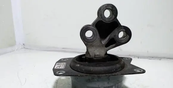 Opel Insignia A Engine mount bracket 13312098