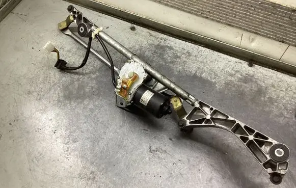 Mercedes-Benz C W203 Front wiper linkage and motor A2038200342 4141C 404518