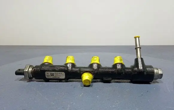 Ford Focus Fuel main line pipe 9825589880