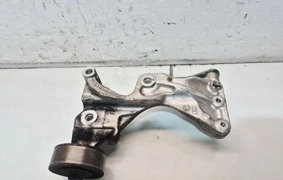 Dodge Nitro Generator/alternator bracket 90513137F