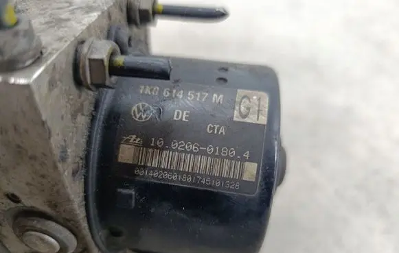Skoda Octavia Mk2 (1Z) ABS Pump 