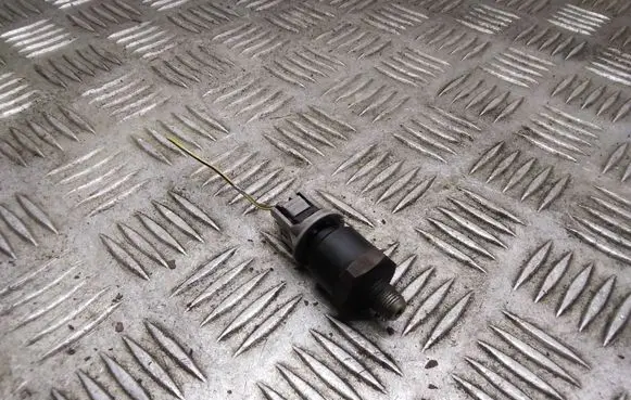 Toyota Avensis T250 Oil pressure sensor 