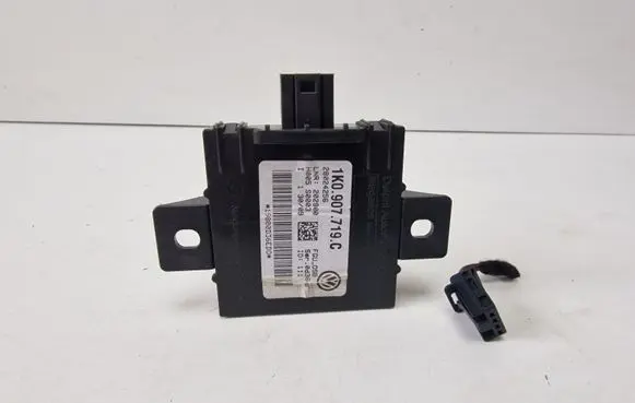 Audi A3 S3 A3 Sportback 8P Alarm control unit/module 1K0907719C