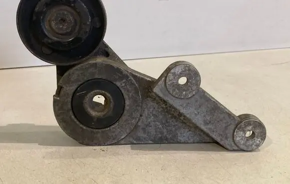 Volvo 850 Generator/alternator belt tensioner 9135206