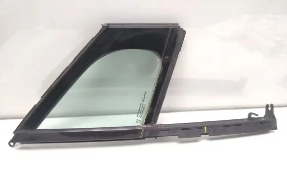 Peugeot 5008 Front triangle window/glass 9683060780 43R000017 E000191
