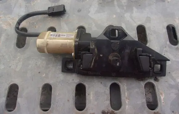 BMW 7 E65 E66 Tailgate lock latch 578VA