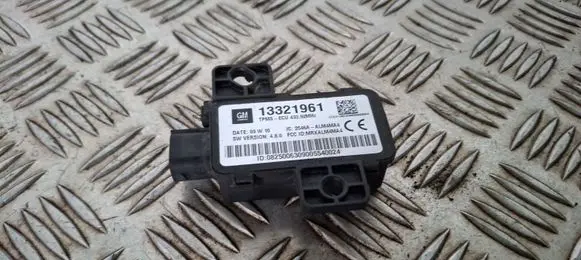 Opel Insignia A Tire pressure control unit 13321961